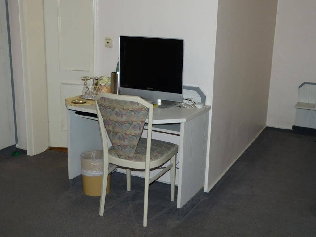 Hotel Am Hehlentor Celle Bagian luar foto